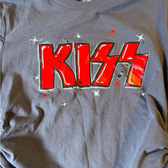 Kiss Charcoal Tee with Red Graphic 1504 - Picture 2 of 3